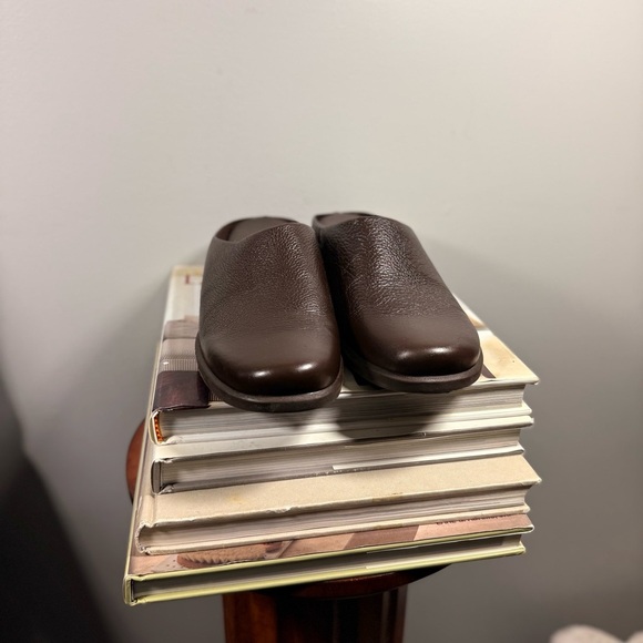 Easy Spirit Women’s Size 8 Brown Leather Slip-On Shoes - Picture 6 of 15